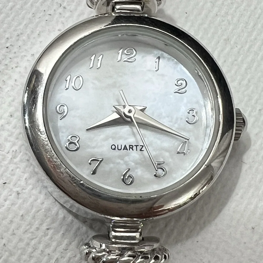 CLASSIC‎ VINTAGE STERLING SILVER CORAL COLOR QUARTZ WATCH 7.25